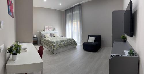 Two-Bedroom Deluxe Apartment with Garden View