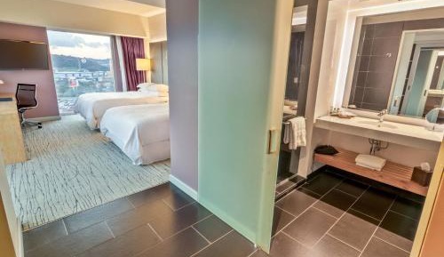 Large Queen Room with Two Queen Beds, Mountain View and Balcony - Club Access