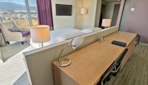 Large King Room with Mountain View - Club Access