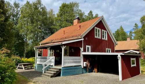 Three-Bedroom Holiday Home 