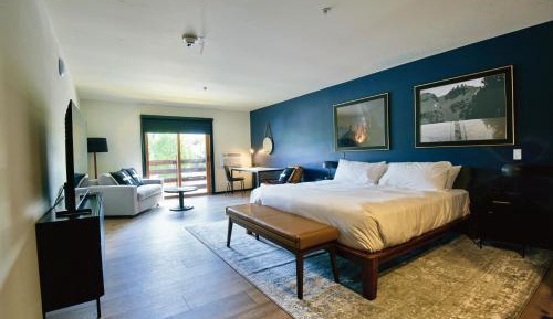 Deluxe King Room