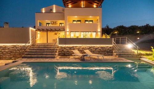 Six-Bedroom Villa with private pool
