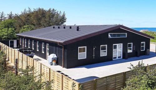 Eleven-Bedroom Holiday home