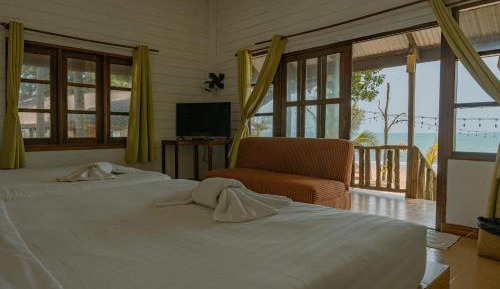 Deluxe Double Room with Balcony and Sea View
