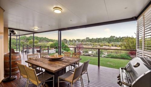 Three-Bedroom Holiday Home 