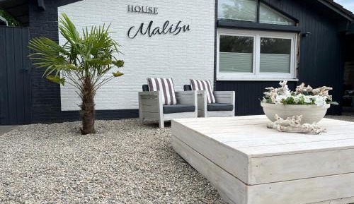 Bungalow - Water Front 