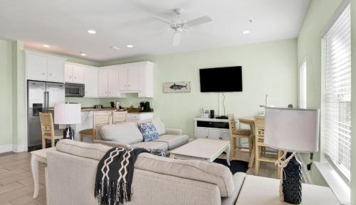 Sixteen-Bedroom Holiday home