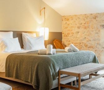 Deluxe Room (2 Adults + 1 Child)