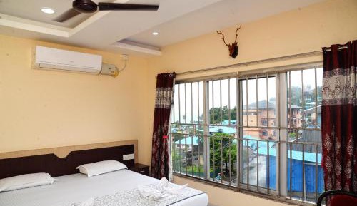 Deluxe Double Room with Side Sea View