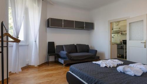 One-Bedroom Apartment with Sea View
