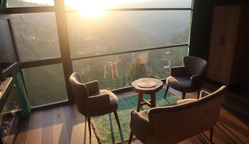 Standard Twin Room with Mountain View