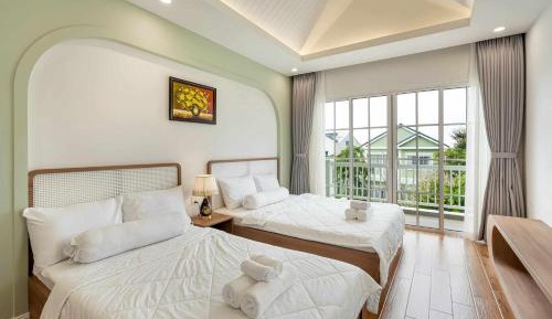 Four-Bedroom Luxury Apartment