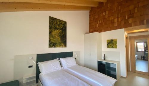 Deluxe Room (2 Adults + 1 Child)