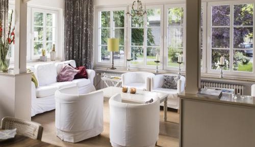 Ten-Bedroom Holiday Home