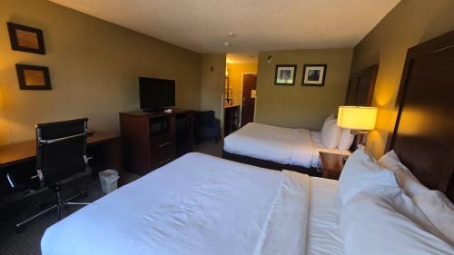 Queen Room with Two Queen Beds- Non-Smoking
