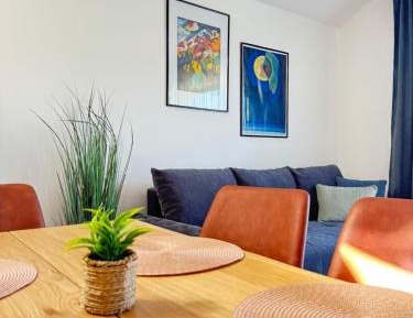 Deluxe One-Bedroom Apartment