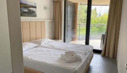 One-Bedroom Apartment with Balcony