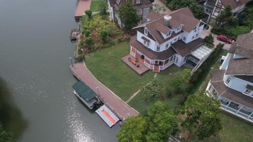 Villa with Garden View