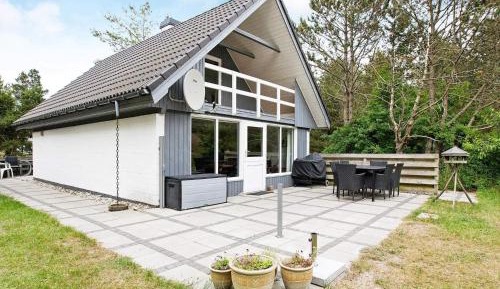 Three-Bedroom Holiday Home 