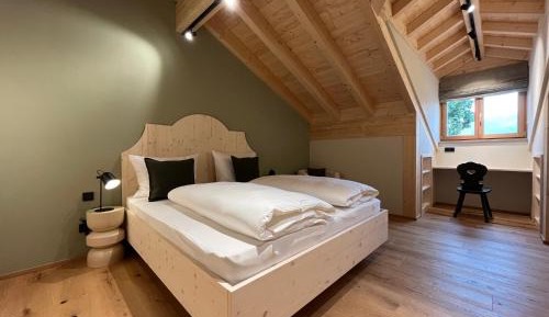 Two-Bedroom Deluxe Apartment with Balcony