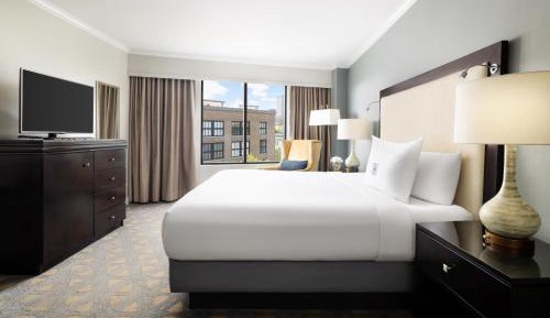 Accessible Deluxe Room 1 King Bed