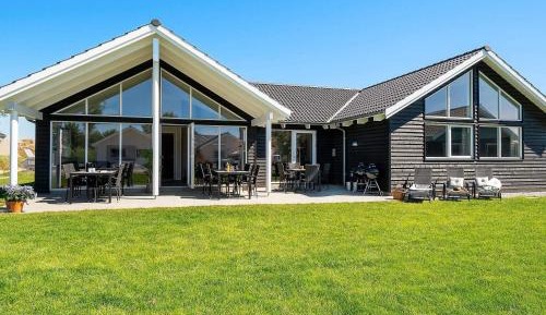 Seven-Bedroom Holiday Home