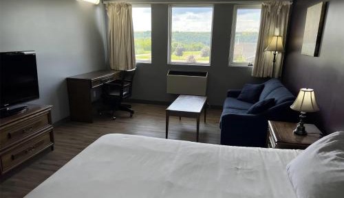 Deluxe King Room - Non-Smoking
