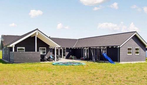 Eight-Bedroom Holiday Home