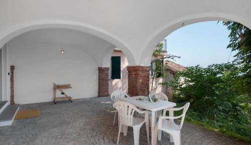 Superior One-Bedroom Apartment