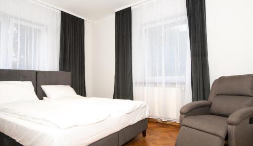 Basic Triple Room with Shared Bathroom