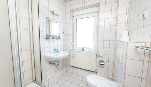 Single Room with Shared Bathroom