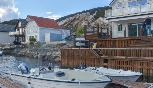 Five-Bedroom Holiday Home