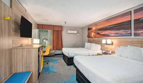Queen Room with Two Queen Beds - Non-Smoking