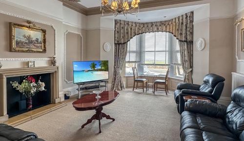 02 Two-Bedroom Apartment with Terrace and Sea View