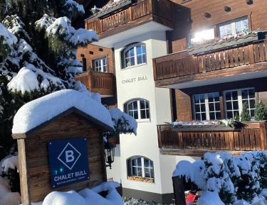 Apartment with Mountain View