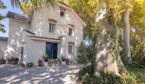 Villa with Garden View