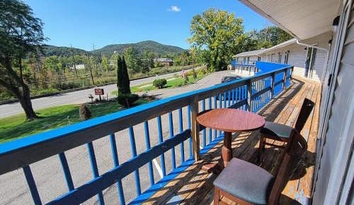 Standard King Room - Non-Smoking 