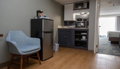 Executive Queen/Queen Suite with Sofa Bed