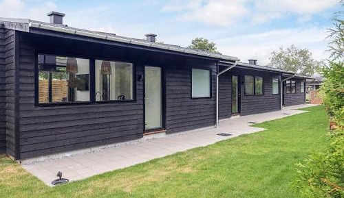 One-Bedroom Holiday Home