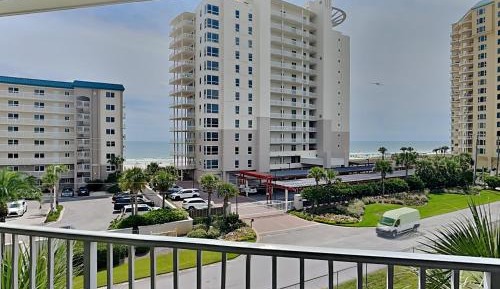 One-Bedroom Apartment with Ocean View