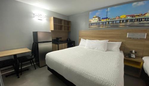 Suite with One King Bed and Bathtub with Grab Bars - Mobility Accessible/Non-Smoking