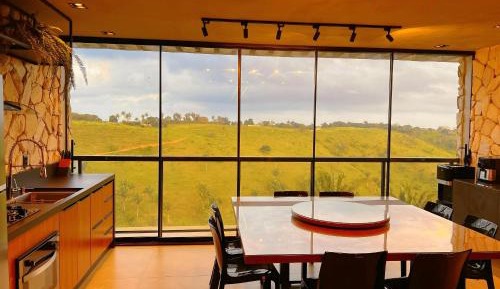 Apartment with Mountain View