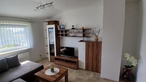 One-Bedroom Apartment with Shower