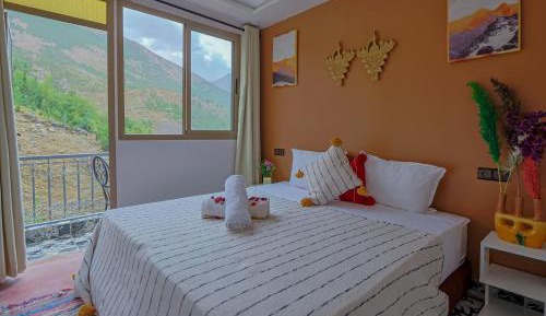 Double or Twin Room with Mountain View