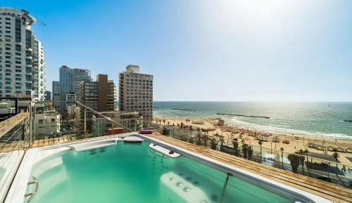 Three-Bedroom Premium Apartment with Resort View