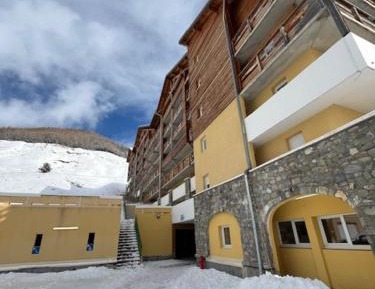 One-Bedroom Apartment with Terrace