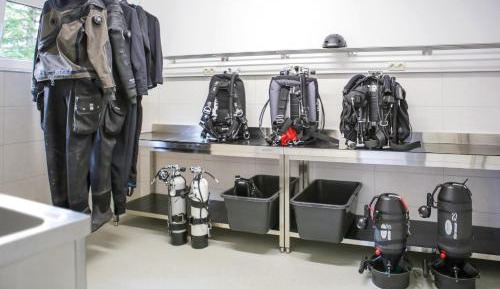 Deluxe One-Bedroom Apartment