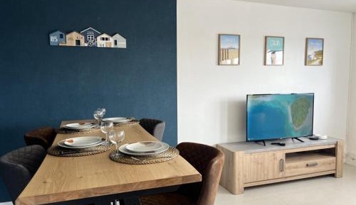 Deluxe One-Bedroom Apartment with Harbor View