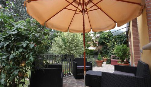 Apartment with Garden View