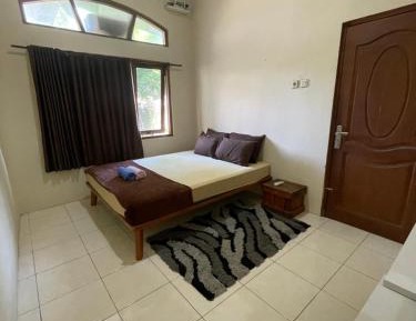 Standard Double Room with Shared Bathroom